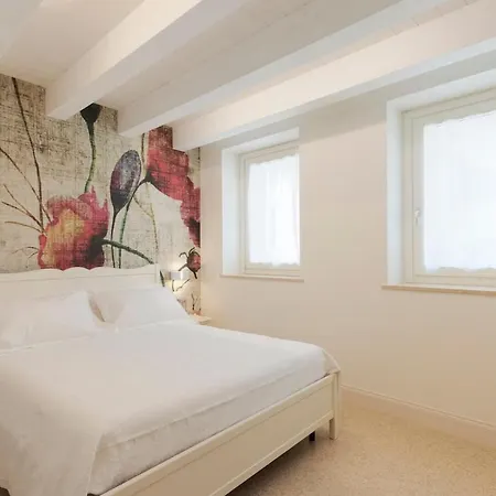 Apartment Modern Two Bedroom Flat Close To Center