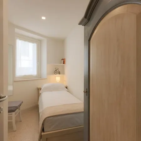 Apartment Modern Two Bedroom Flat Close To Center *